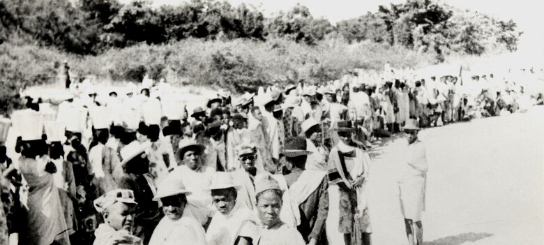 ${folderTitle} Madagascar vers 1952; La fête ${