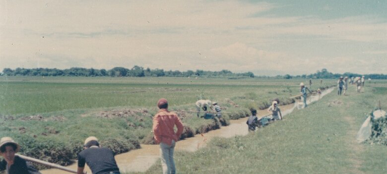 1970-1971-Indonesie_Jawa_le_kali-PL 1970-1971 Indonésie, Jawa - Par Pierre Lauro le kali ${fileName} © Pierre Lauro