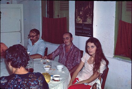 1970-1971: Indonésie Marie, repas au camp ${