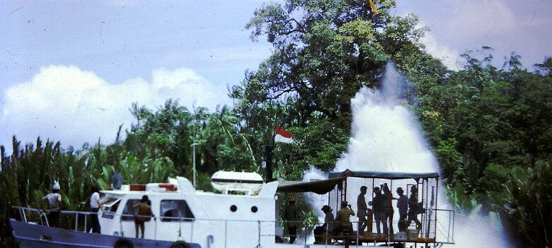 1973-Indonesie_Mahakam_PICT10088-PL Indonésie, Mahakam - Par Pierre Lauro ${fileName} © Pierre Lauro