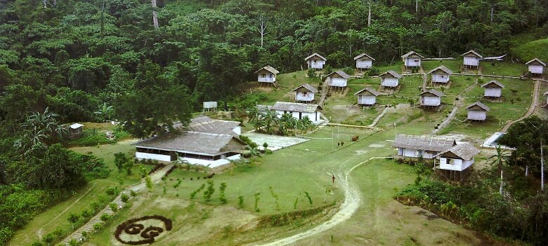 1974-Indonesie_Irian-Jaya_PICT0156-PL Indonésie, Irian Jaya, camp de Bintuni - Par Pierre Lauro ${fileName} © Pierre Lauro