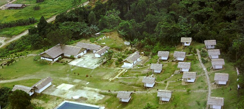 1974-Indonesie_Irian-Jaya_PICT0157-PL Indonésie, Irian Jaya, camp de Bintuni - Par Pierre Lauro ${fileName} © Pierre Lauro