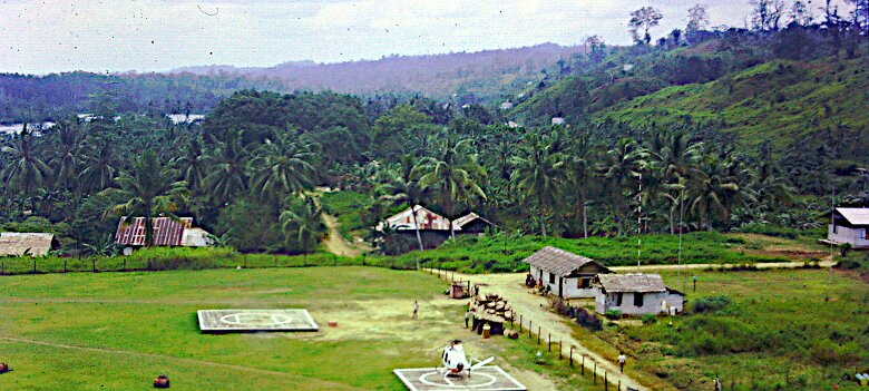 1974-Indonesie_Irian-Jaya_PICT0158-PL Indonésie, Irian Jaya, camp de Bintuni - Par Pierre Lauro ${fileName} © Pierre Lauro