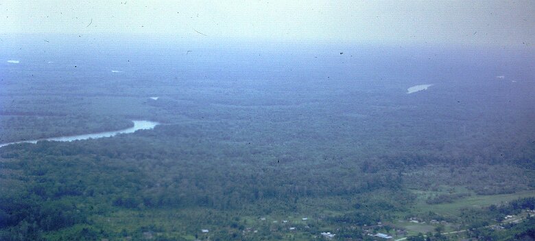 1974-Indonesie_Irian-Jaya_PICT0162-PL Indonésie, Irian Jaya, camp de Bintuni - Par Pierre Lauro ${fileName} © Pierre Lauro