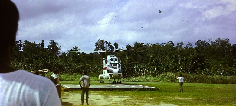1974-Indonesie_Irian-Jaya_PICT0204-PL Indonésie, Irian Jaya, Bintuni - route de Timbuni - Par Pierre Lauro ${fileName} © Pierre Lauro