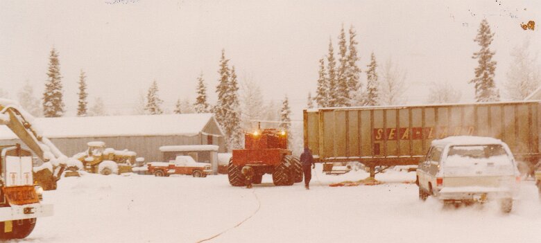 Mission Prudhoe Bay AK 404 05 13 Préparation du matériel à Fairbanks en décembre 1981 ${