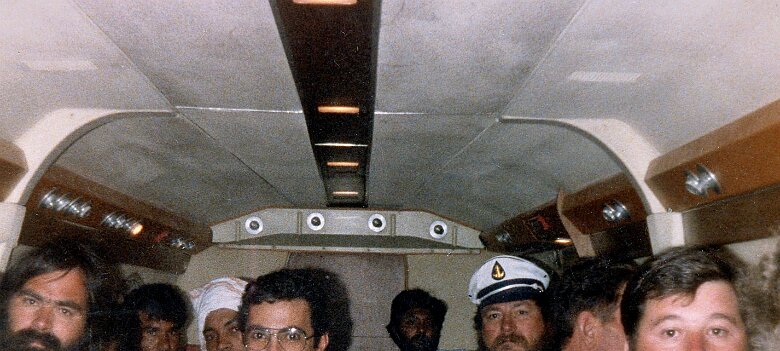 1985-1986 Arabie Saoudite par Philippe L'Haridon Mission 2013317 Arabie Saoudite, dans le Rub' al Khali 1985-1986 © Philippe L'HARIDON Commentaire de Philippe Vivion - 17-09-2020 19:26:03 De la gauche vers la...