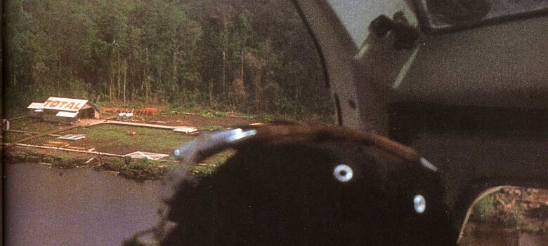 1986: Indonésie par Arnaud Bouvet Article du magazine GRANDS REPORTAGES ${