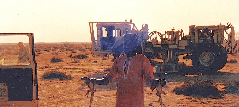 Mission 250 32 06 Oman en 1986 Le cuistot va préparer un bon petit repas !!! ${