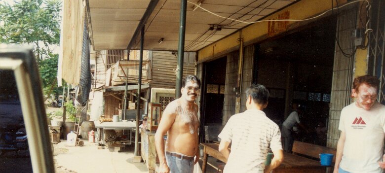 1989: Thaïlande par Gérard Gadaud 1989, 1ère mission vibro CGG en Thaïlande; Songkram; Denish Agrawal et Eric Rapilly (observers) ${