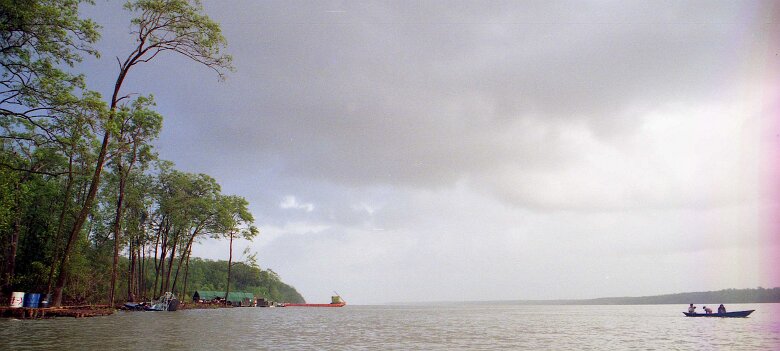 245_VENEZUELA_CGG_1994_026 Shallow Water 424 15 62, dans le delta du Rio Macareo (bassin de l'Orénoque) au Vénézuela en 1994. ${