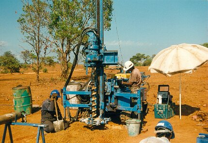 Gazoduc Myanmar Total - 5 - Puits d'eau futur pipe center Total - ${label} ${