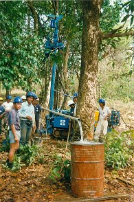 Gazoduc Myanmar Total - 5 - Puits d'eau futur pipe center Total - ${label} ${