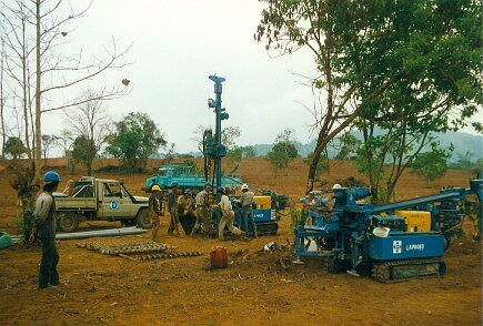 Gazoduc Myanmar Total - 5 - Puits d'eau futur pipe center Total - ${label} ${