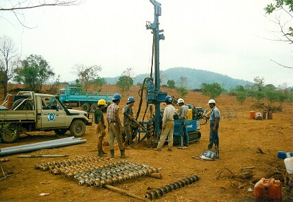 Gazoduc Myanmar Total - 5 - Puits d'eau futur pipe center Total - ${label} ${