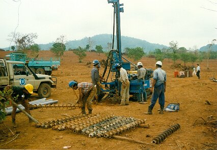 Gazoduc Myanmar Total - 5 - Puits d'eau futur pipe center Total - ${label} ${