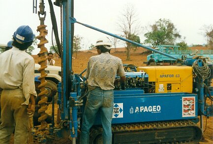 Gazoduc Myanmar Total - 5 - Puits d'eau futur pipe center Total - ${label} ${