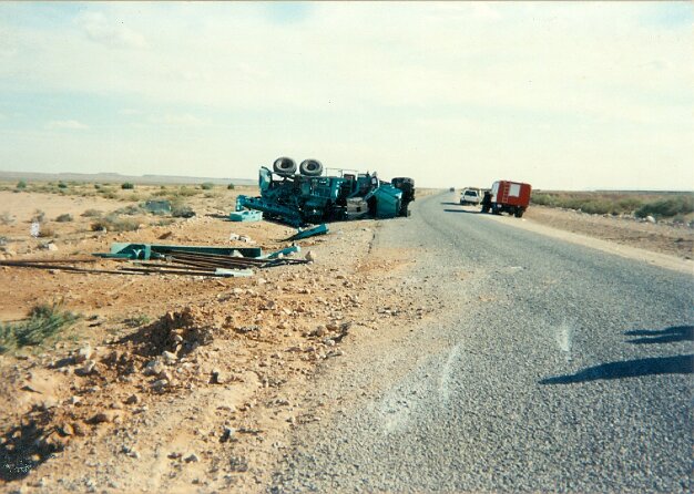 1998: Tunisie (accident) par Christian Bois accident 30 km au sud Tataouine vers Remada en avril 1998